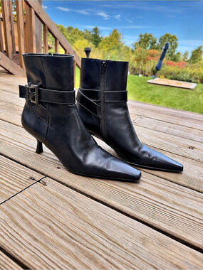 Stuart Weitzman Pointed Toe Kitten Heel Boots Black US 8